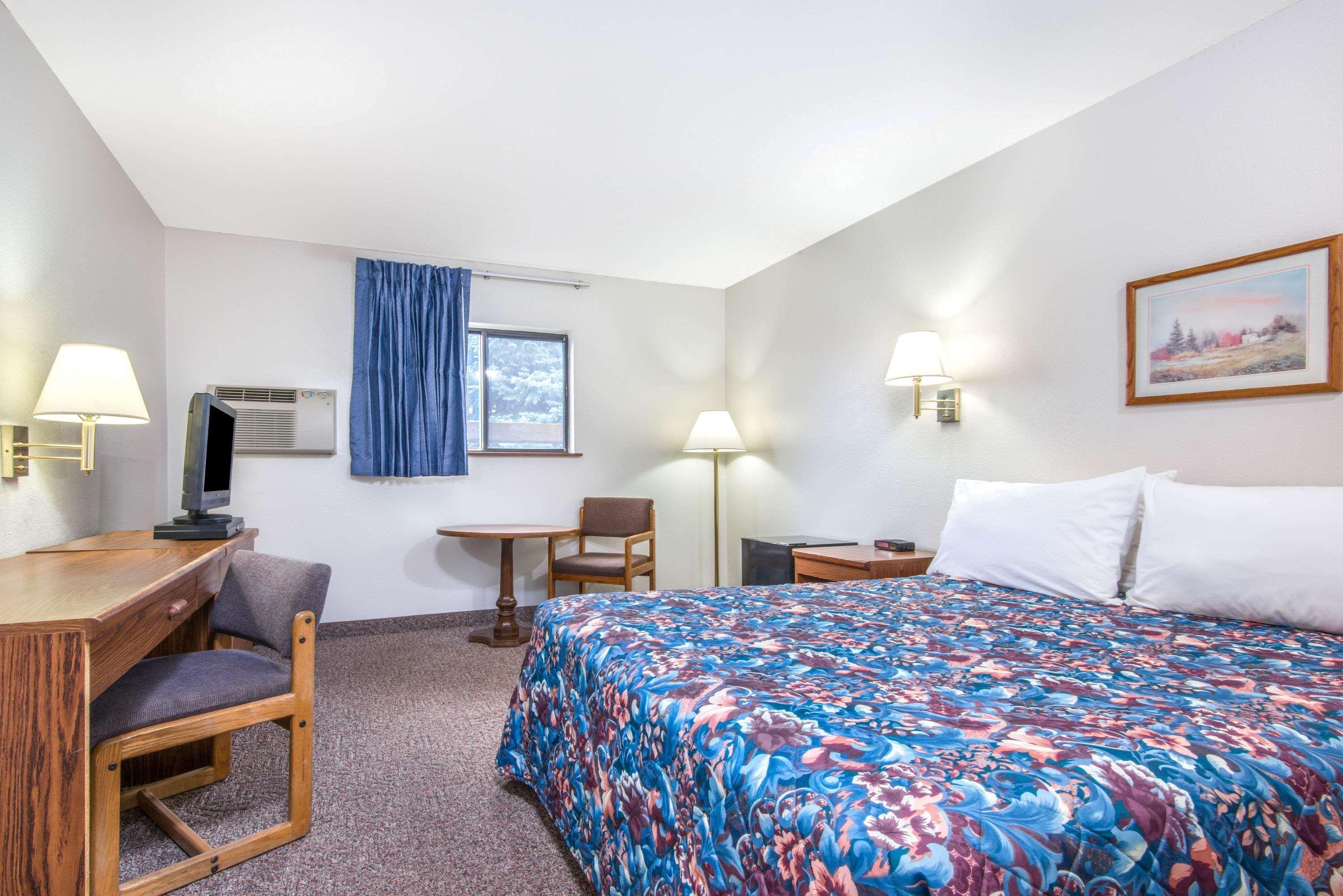 Super 8 By Wyndham Missoula/Brooks Street Hotel Екстериор снимка