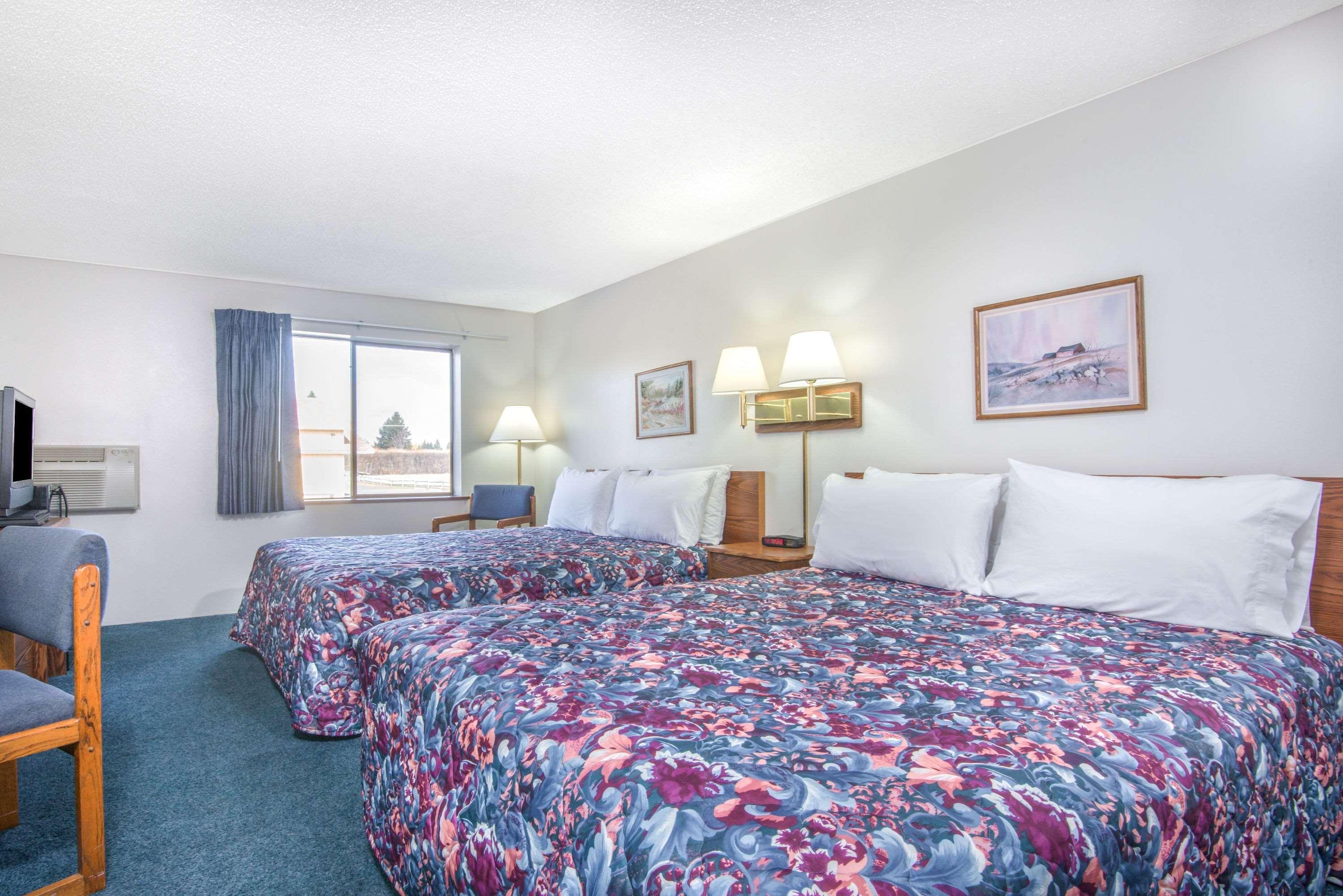 Super 8 By Wyndham Missoula/Brooks Street Hotel Екстериор снимка