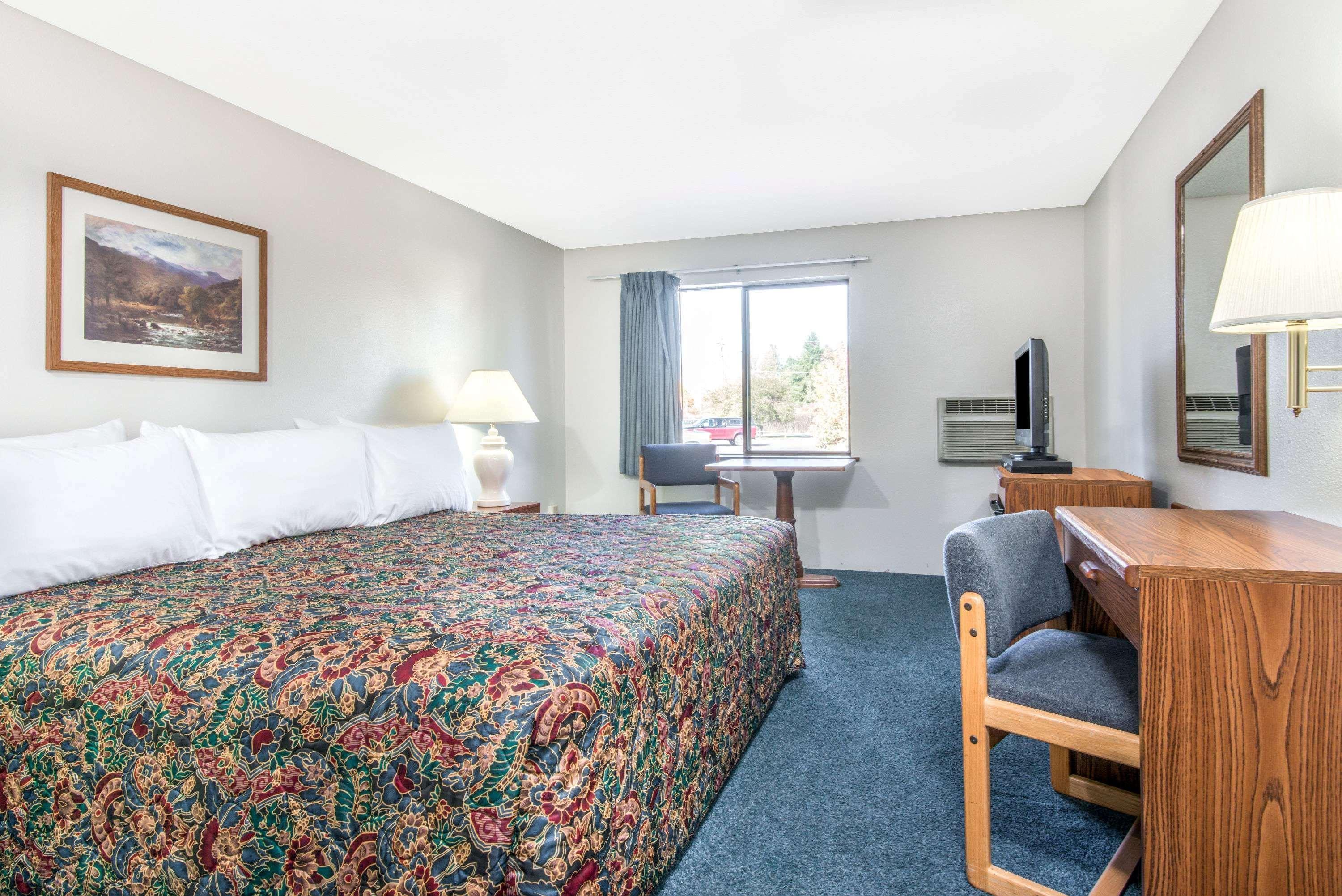 Super 8 By Wyndham Missoula/Brooks Street Hotel Екстериор снимка