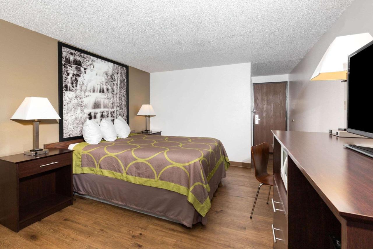 Super 8 By Wyndham Missoula/Brooks Street Hotel Екстериор снимка