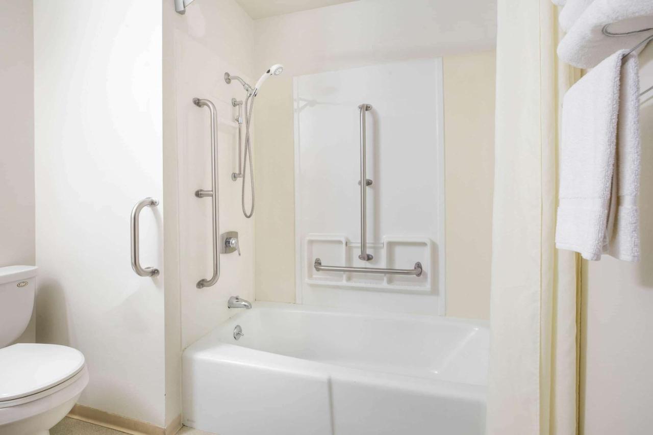 Super 8 By Wyndham Missoula/Brooks Street Hotel Екстериор снимка
