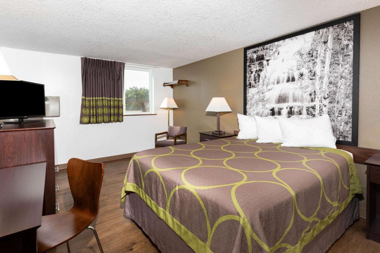 Super 8 By Wyndham Missoula/Brooks Street Hotel Екстериор снимка