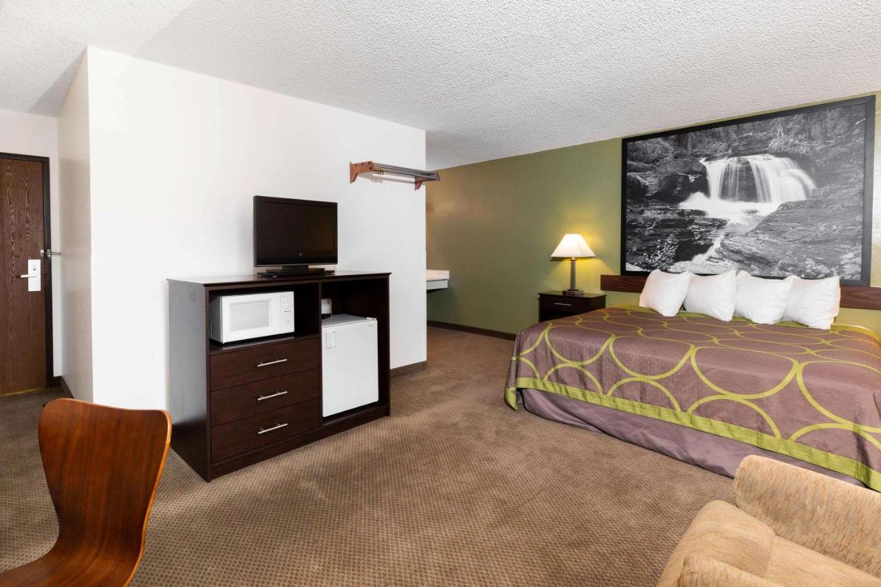 Super 8 By Wyndham Missoula/Brooks Street Hotel Екстериор снимка